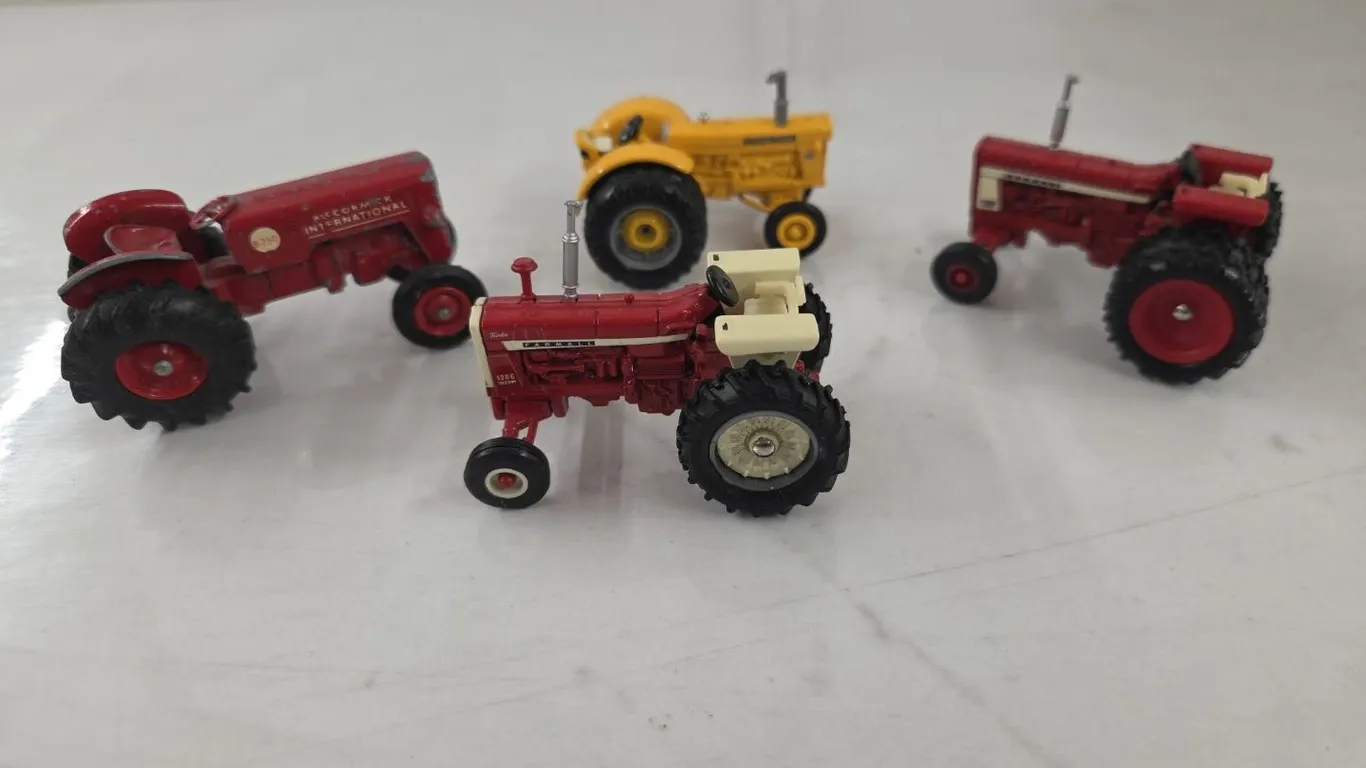 4 - 1/64 IH Tractors - Farmall 1206, 660I, B-250 & Farmall 706