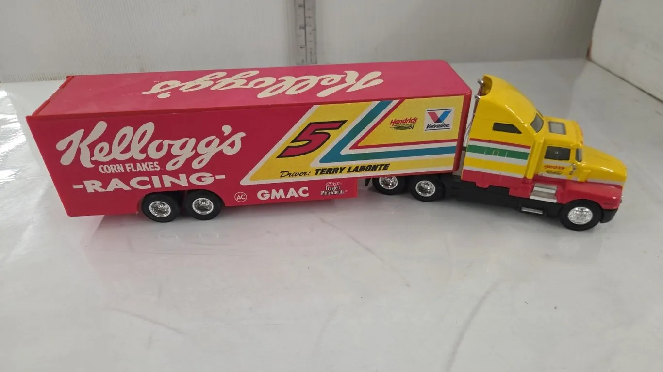 1/43? Kellogg's Racing Semi & Trailer - Terry Labonte