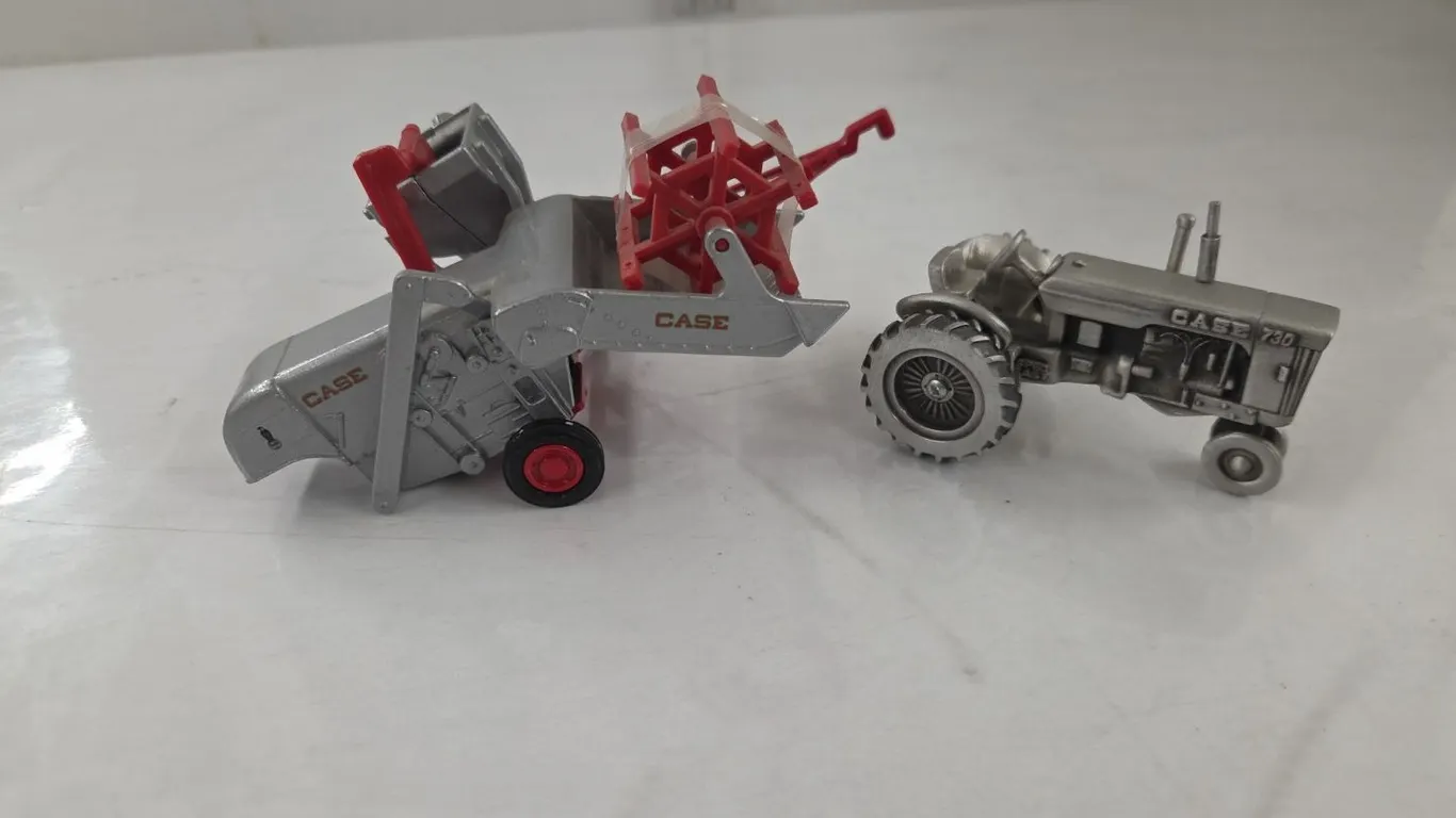 1/43 Case 730 Tractor & PT Combine