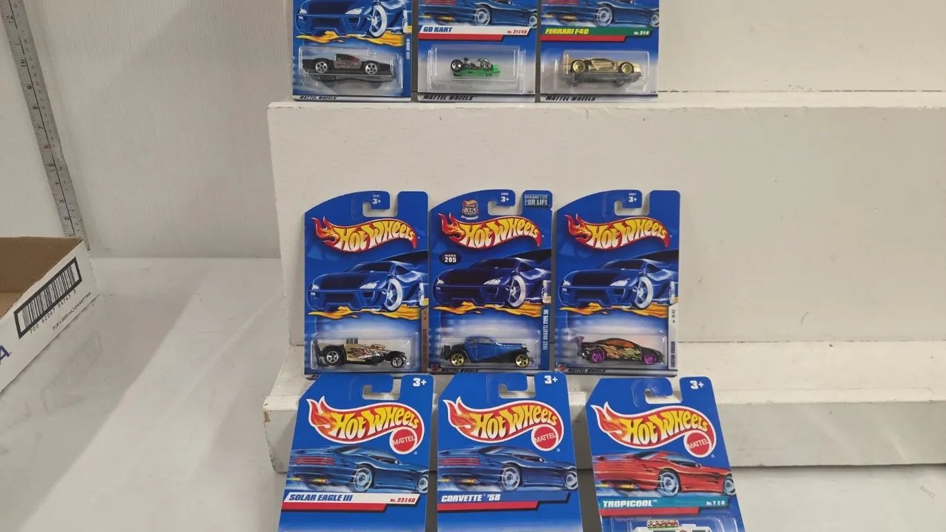 18 - Hot Wheels - NIB