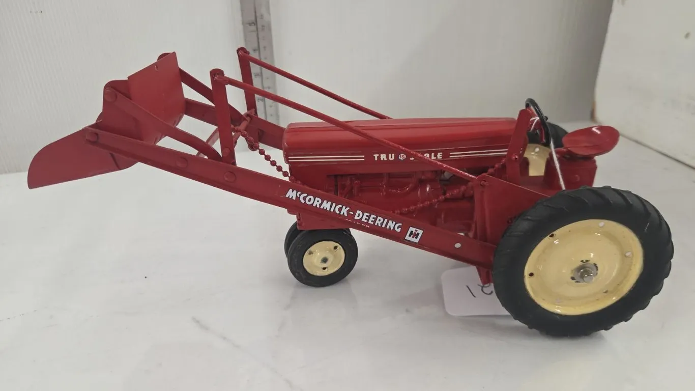 1/16 Tru Scale NF Tractor w/ McCormick Loader - repaint