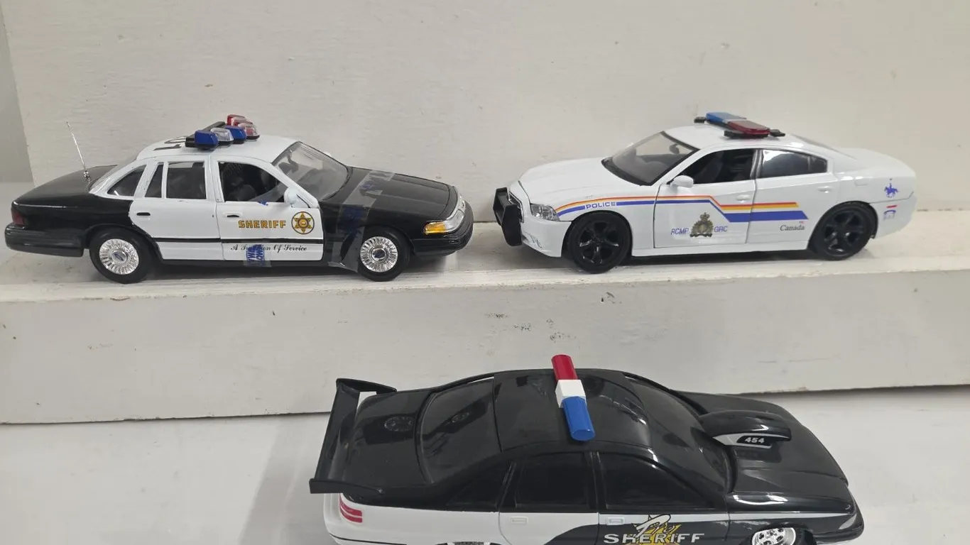 3 - 1/24 Police Cars