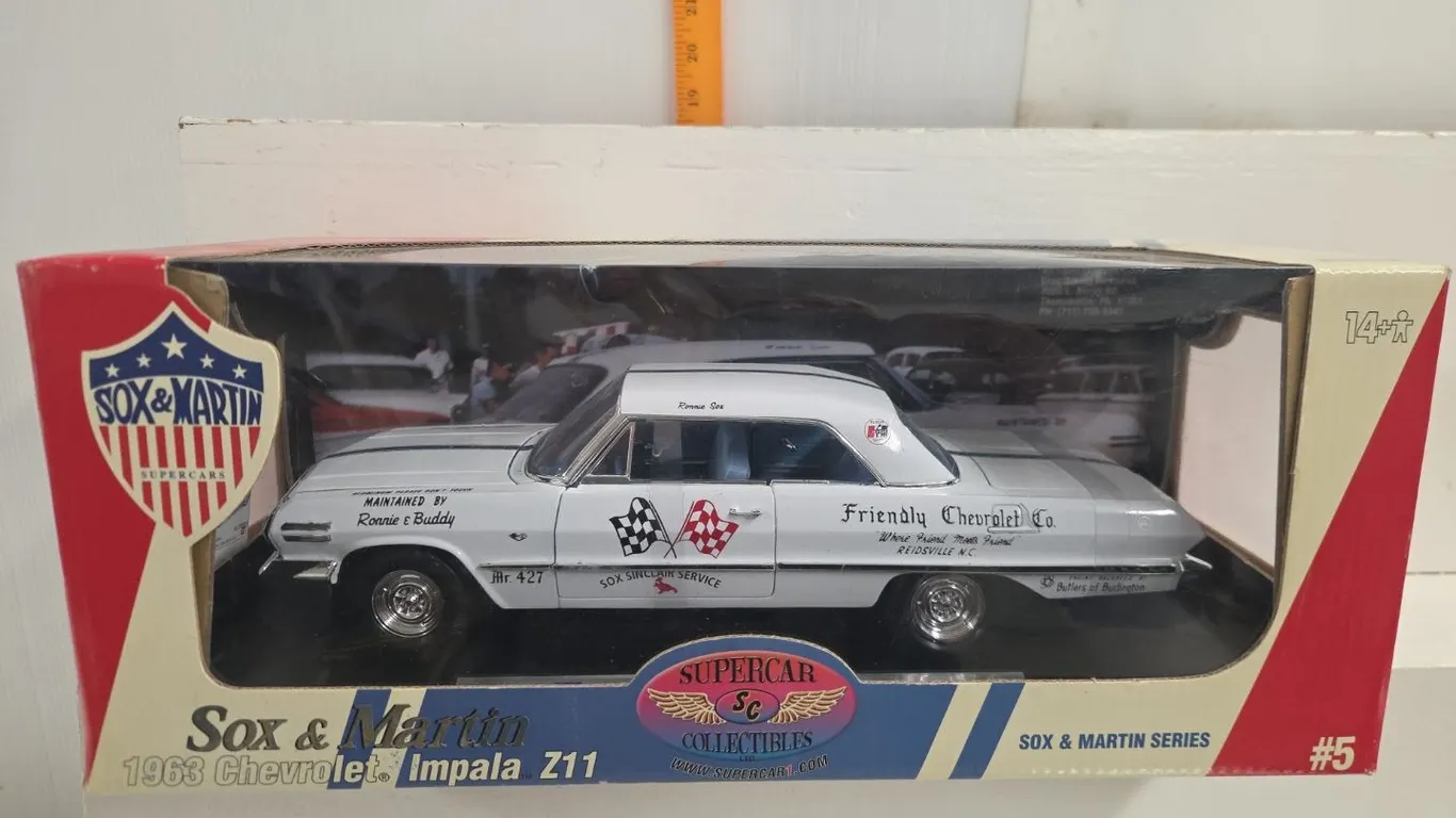 1/18 1963 Chevy Impala Z11 Sox & Martin - NIB