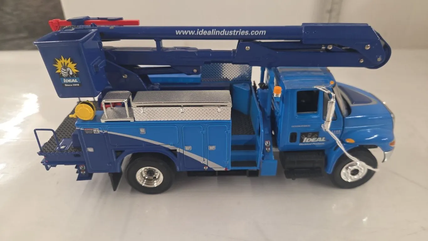 1/34 International 4400 Ideal Electrical Bucket Truck