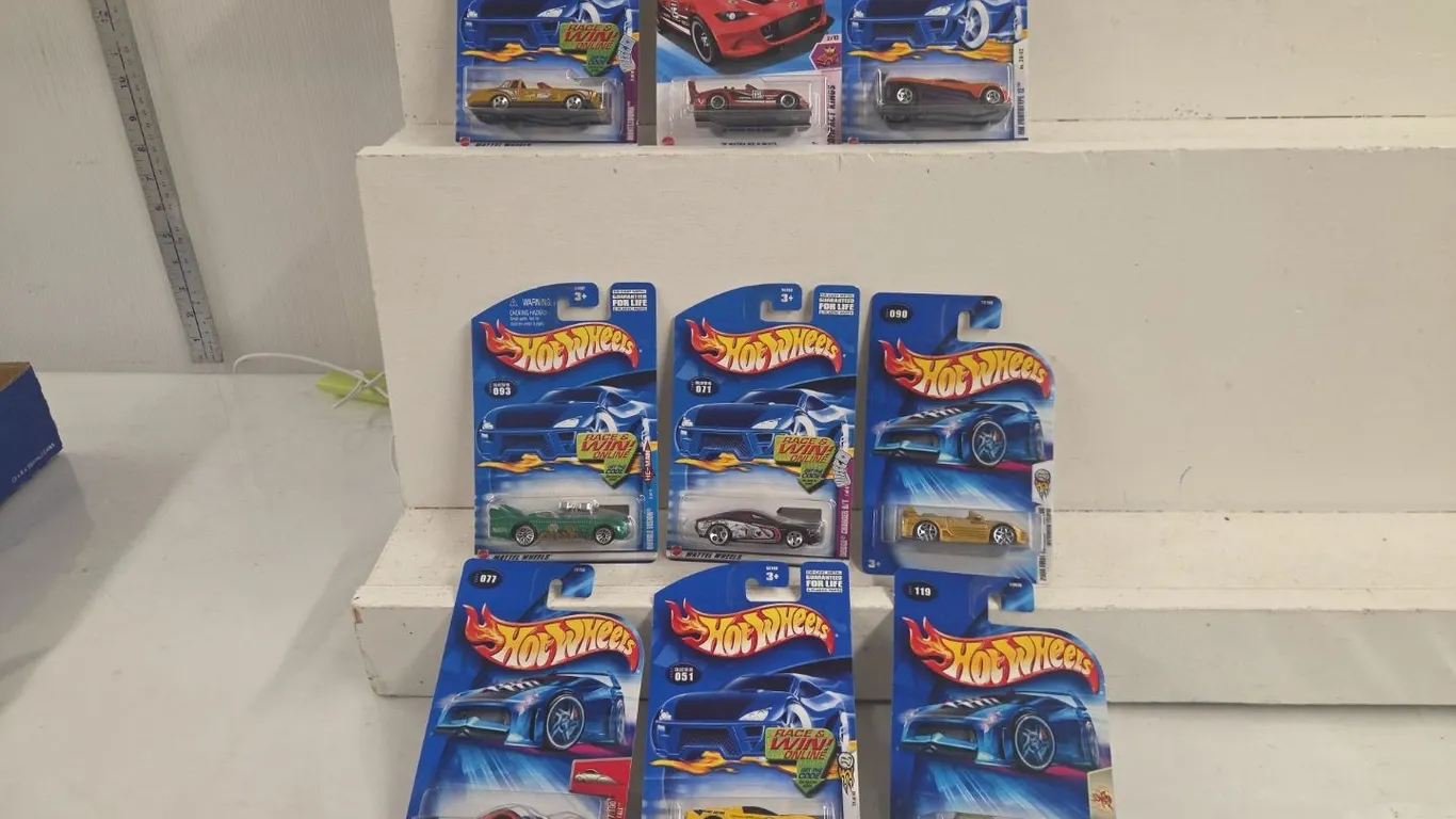 18 - Hot Wheels - NIB