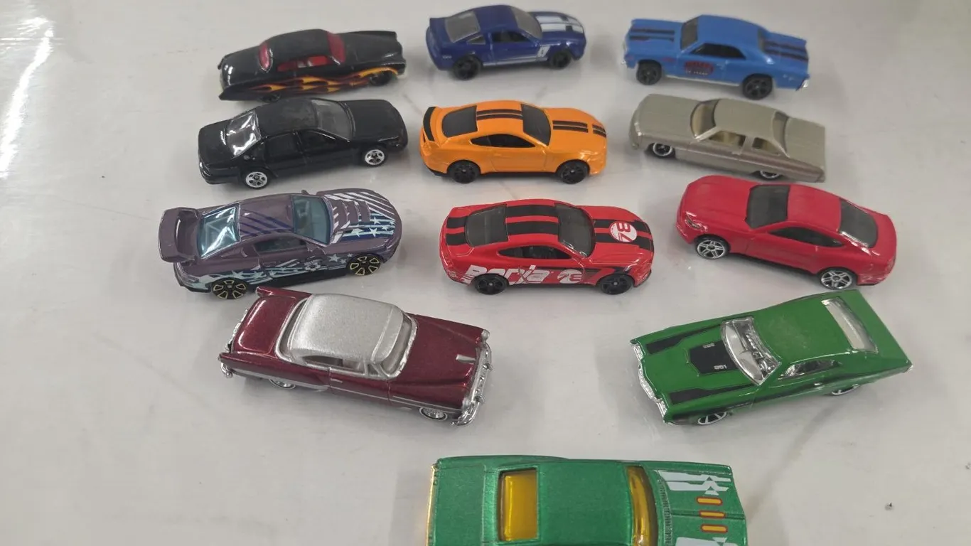 12 - Hot Wheels & Matchbox Cars
