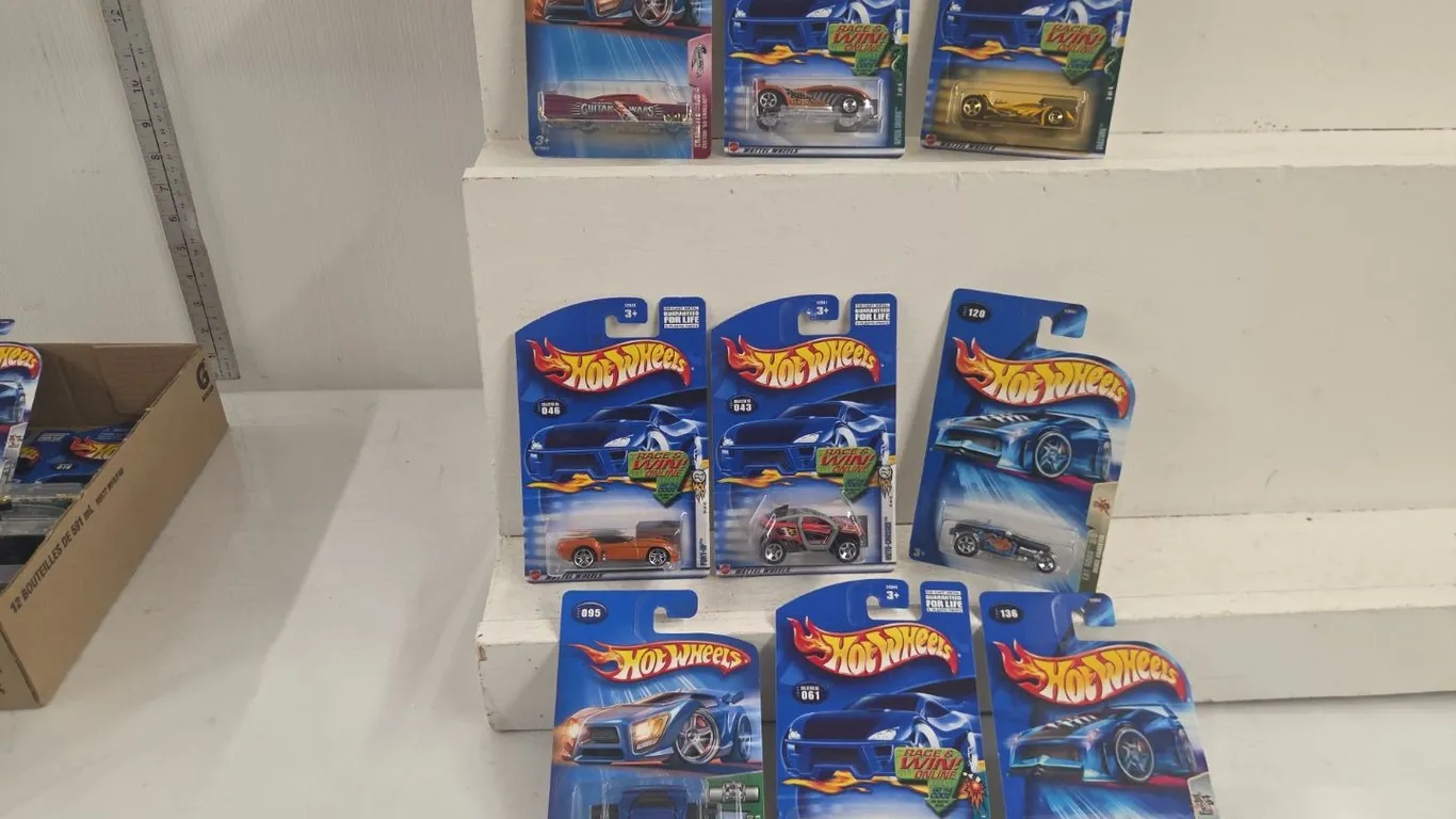 18 - Hot Wheels, 2000s NIB