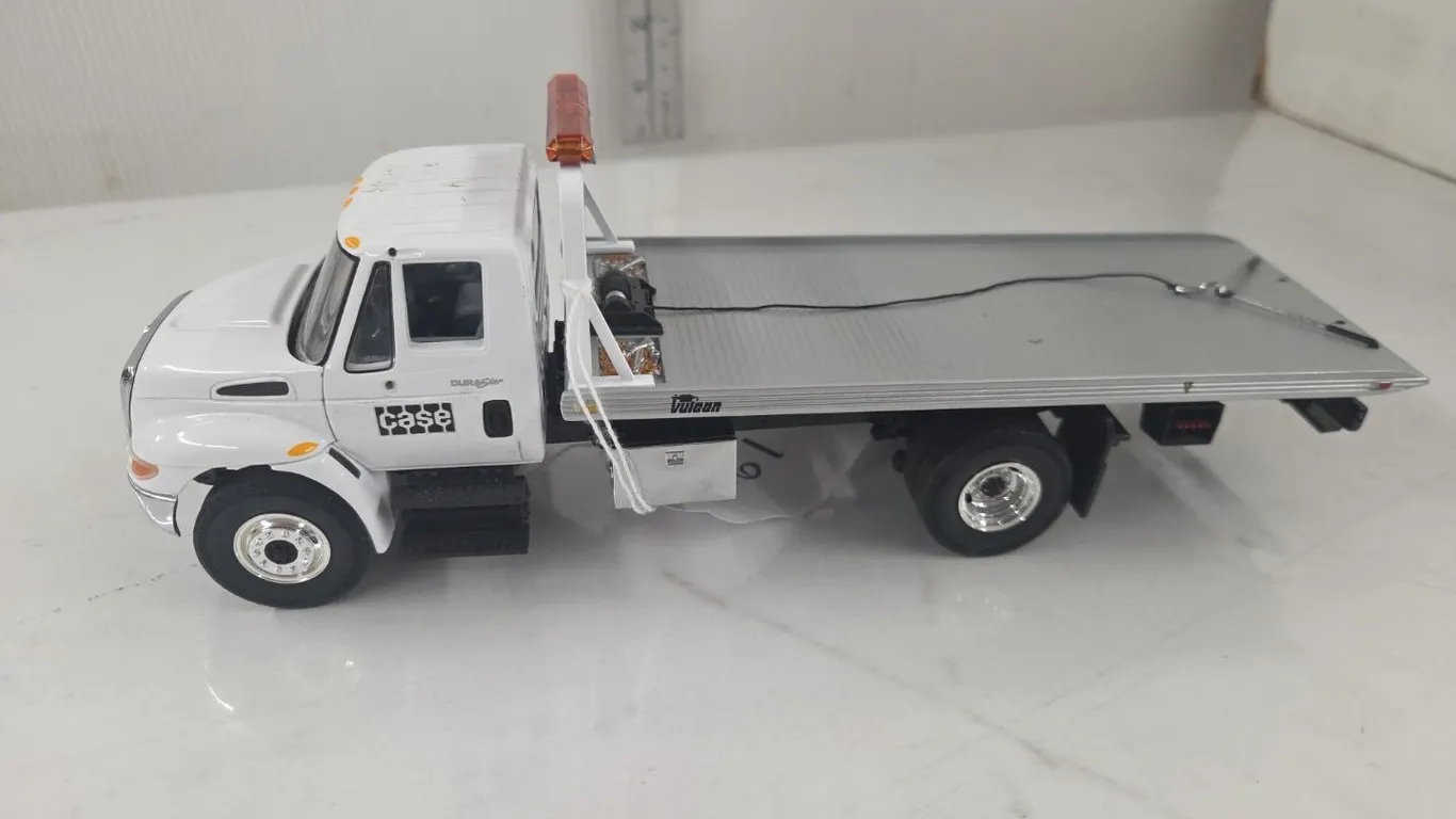 1/43 International DuraStar Flat Deck Truck - Case