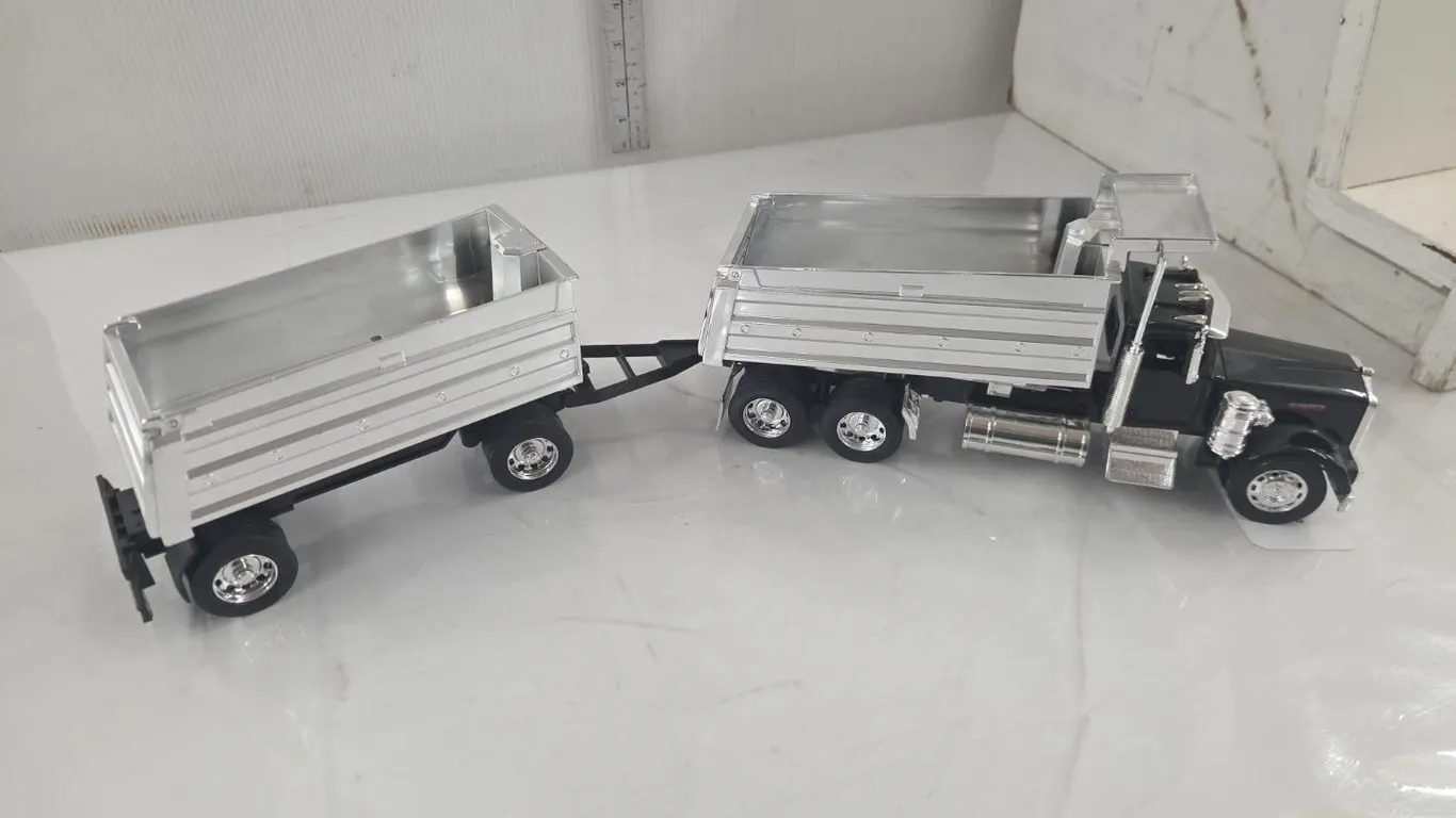 1/32 Kenworth Gravel Truck w/ pup trailer