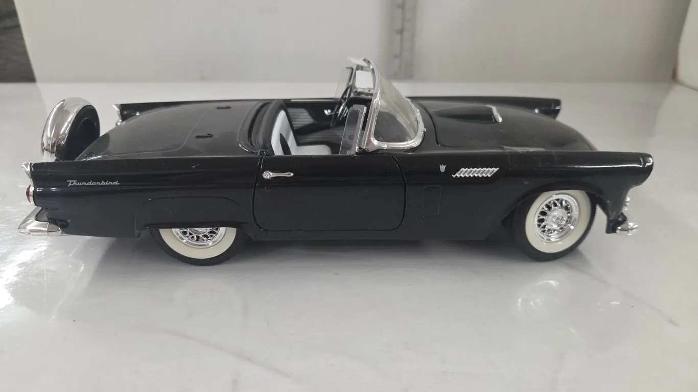 1/18 Ford Thunderbird Convertible