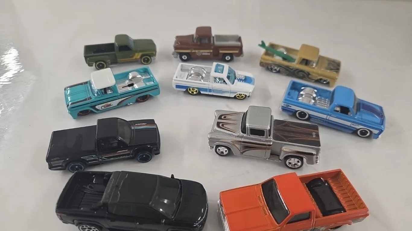 10 - Hot Wheels Trucks