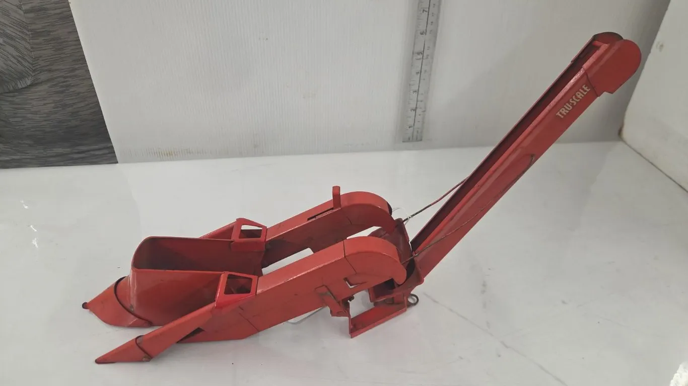 1/16 Tru Scale Corn Picker