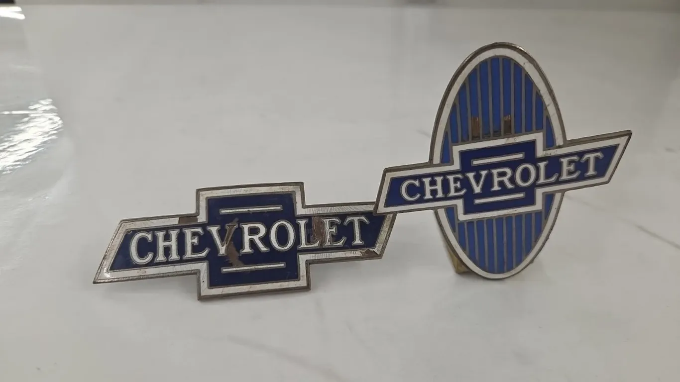 2 - Chevrolet Rad Badges