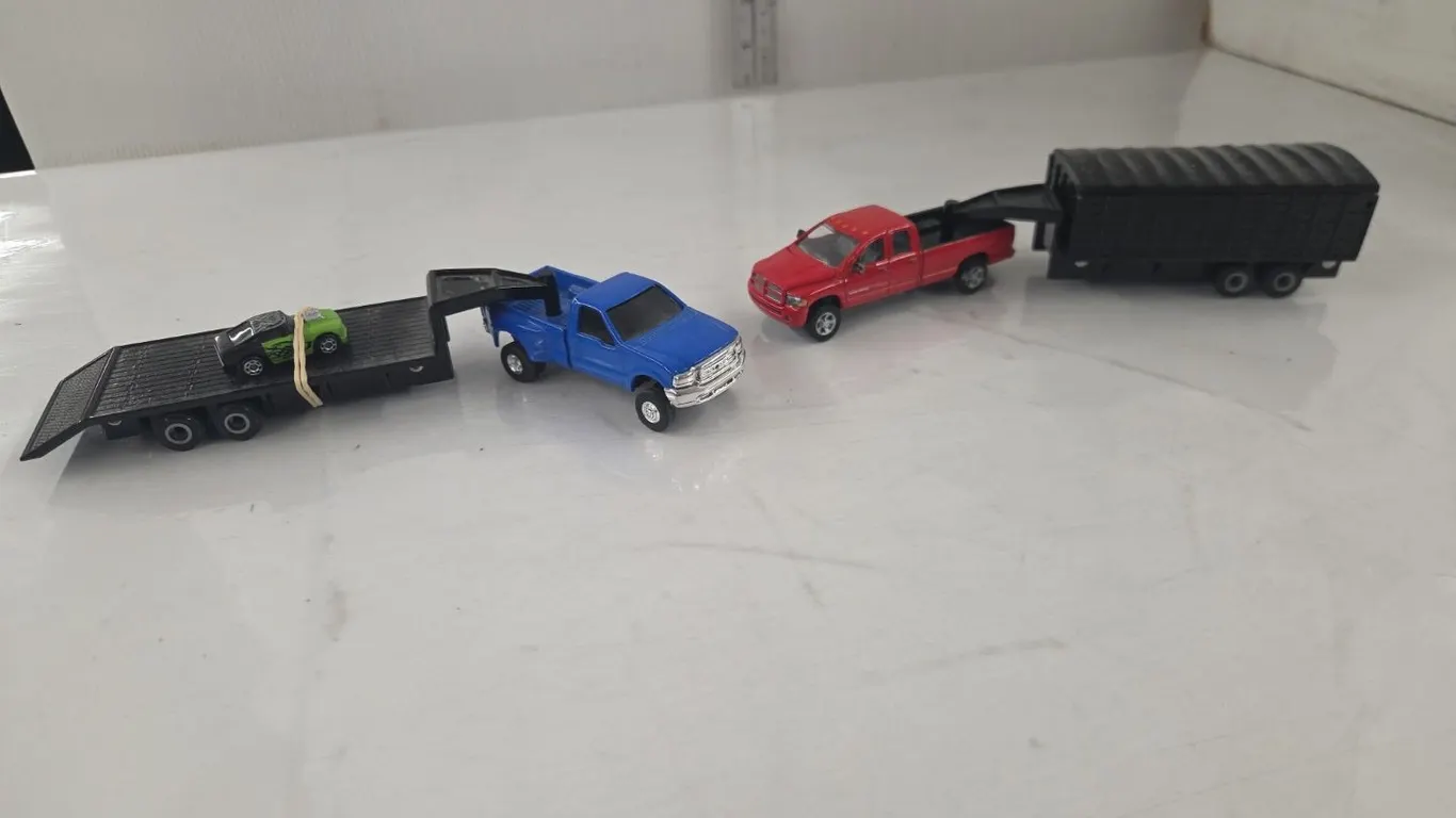 1/64 Dodge Pickup w/ Covered Trailer & Ford Dually w/ Flat Deck