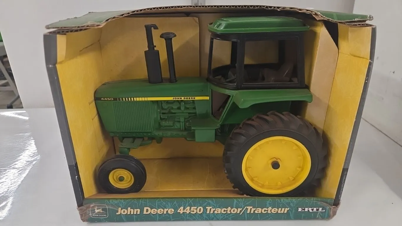 1/16 JD 4450 Tractor - NIB