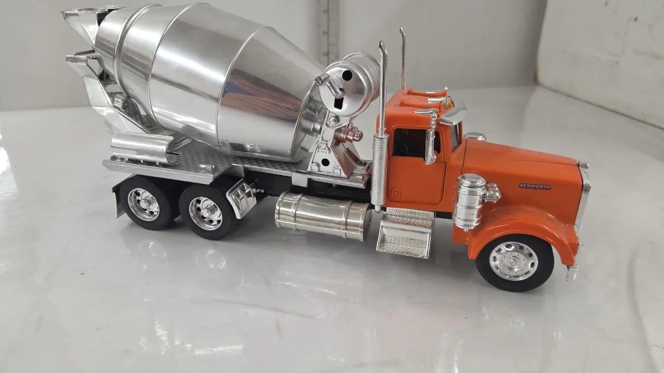 1/32 Kenworth Cement Mixer Truck