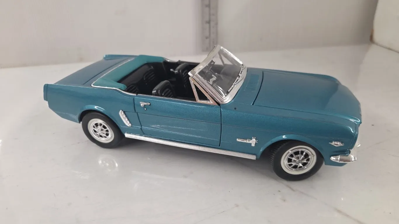 1/18 1964 Ford Mustang Convertible - missing antenna