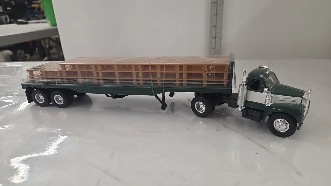 1/43 1953 Mack B-61 Semi w/ Pallet Trailer