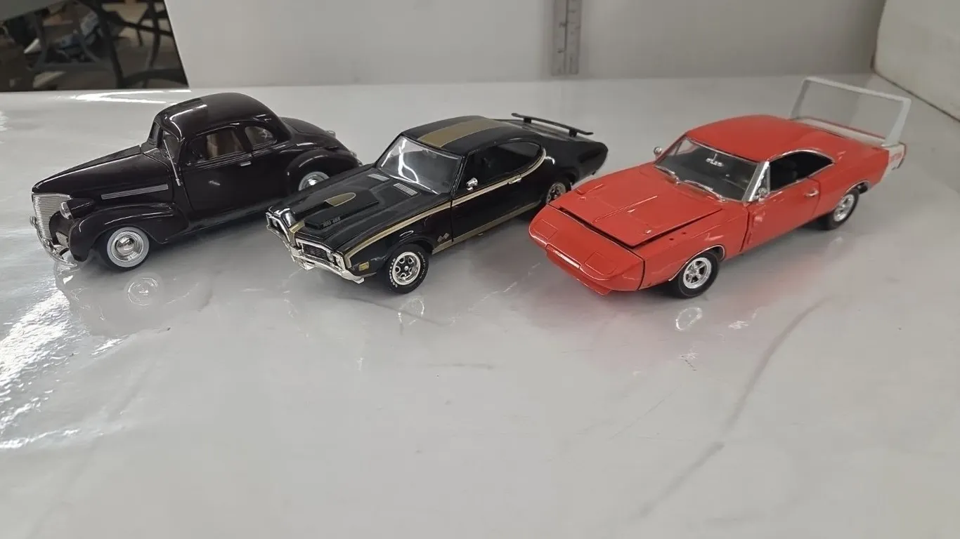 3 - 1/24 Cars; 1939 Chevy Coupe, Oldsmobile & Dodge Charger Daytona