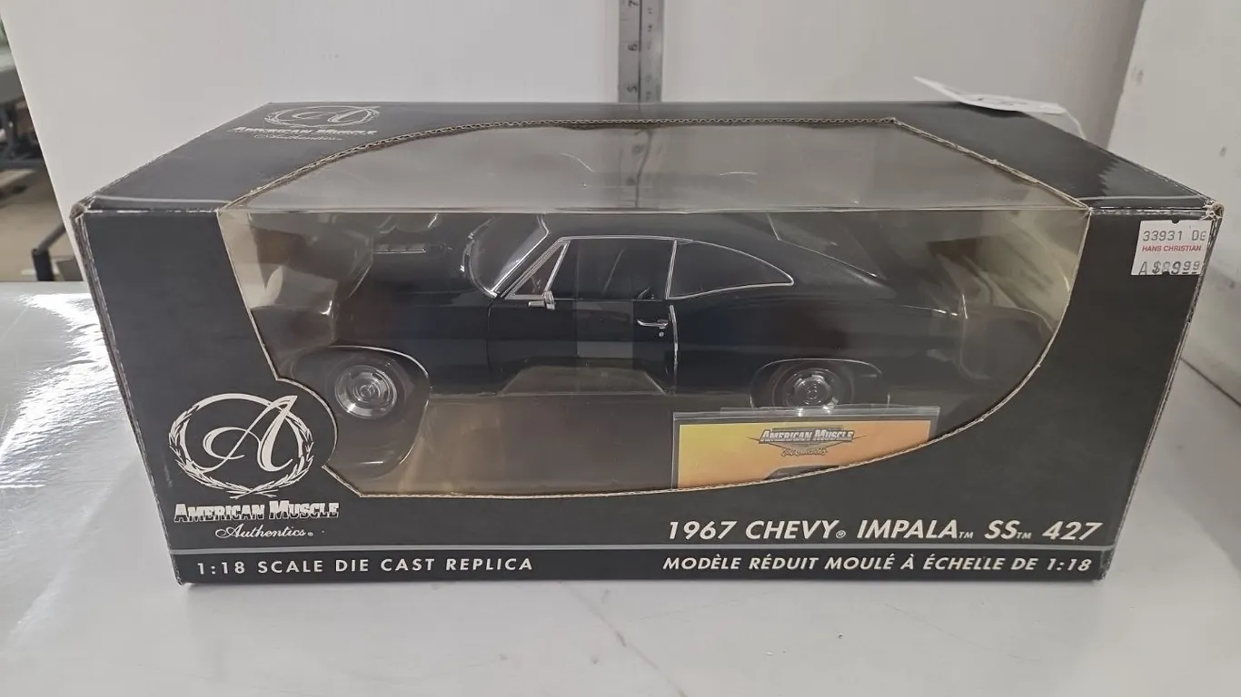 1/18 1967 Chevrolet Impala SS 427 - NIB