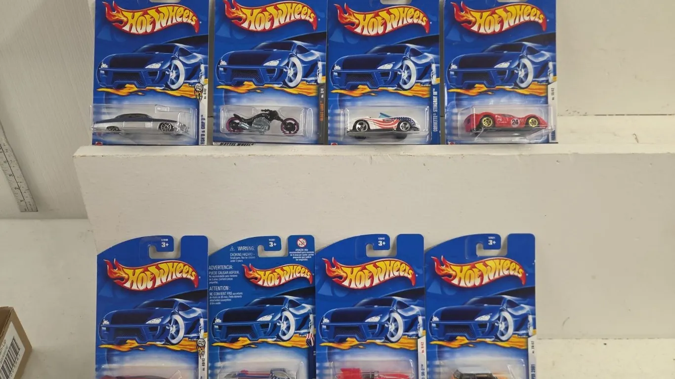 18 - Hot Wheels - NIB