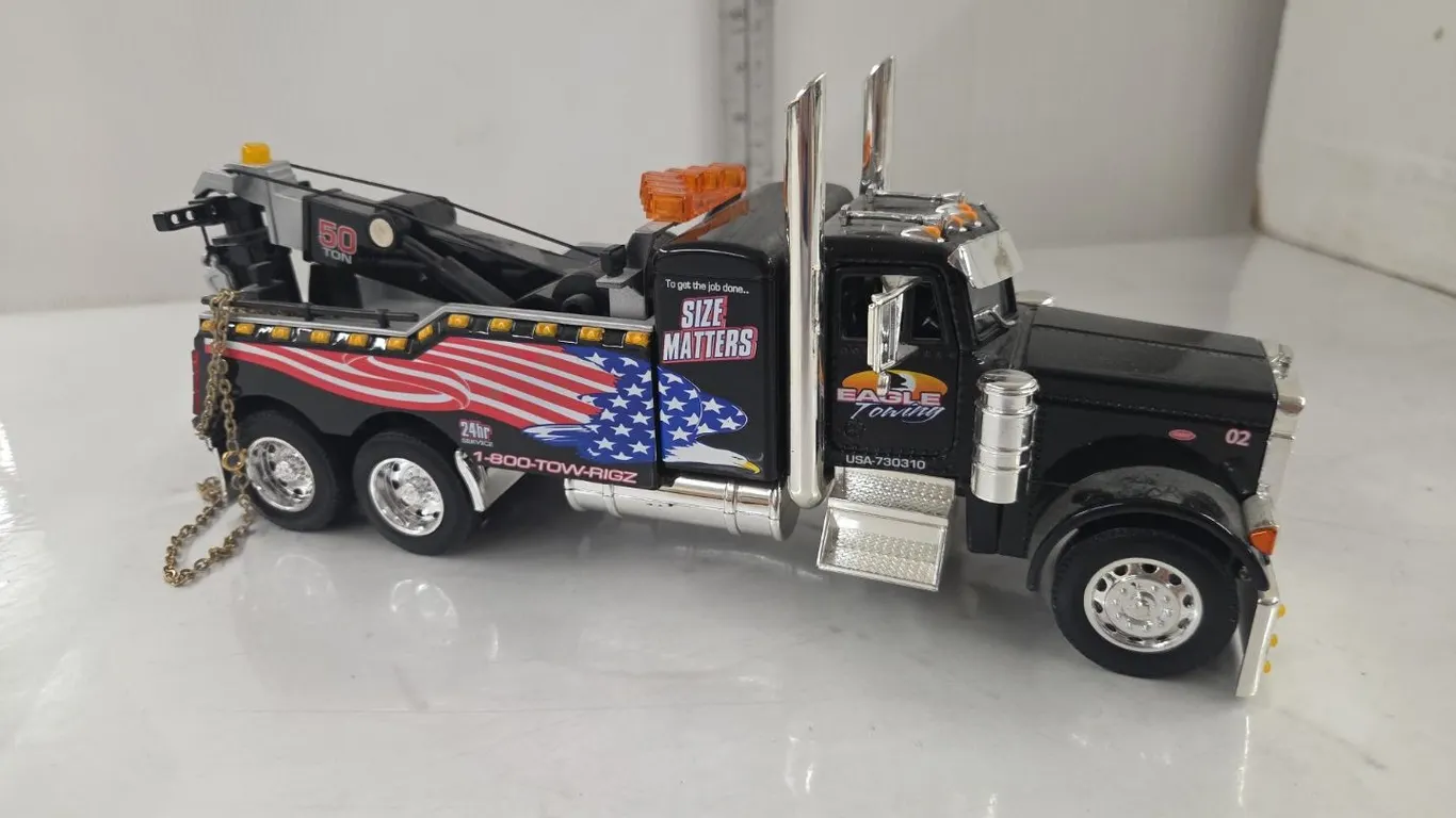 1/32 Peterbilt Wrecker Truck - Eagle Towing