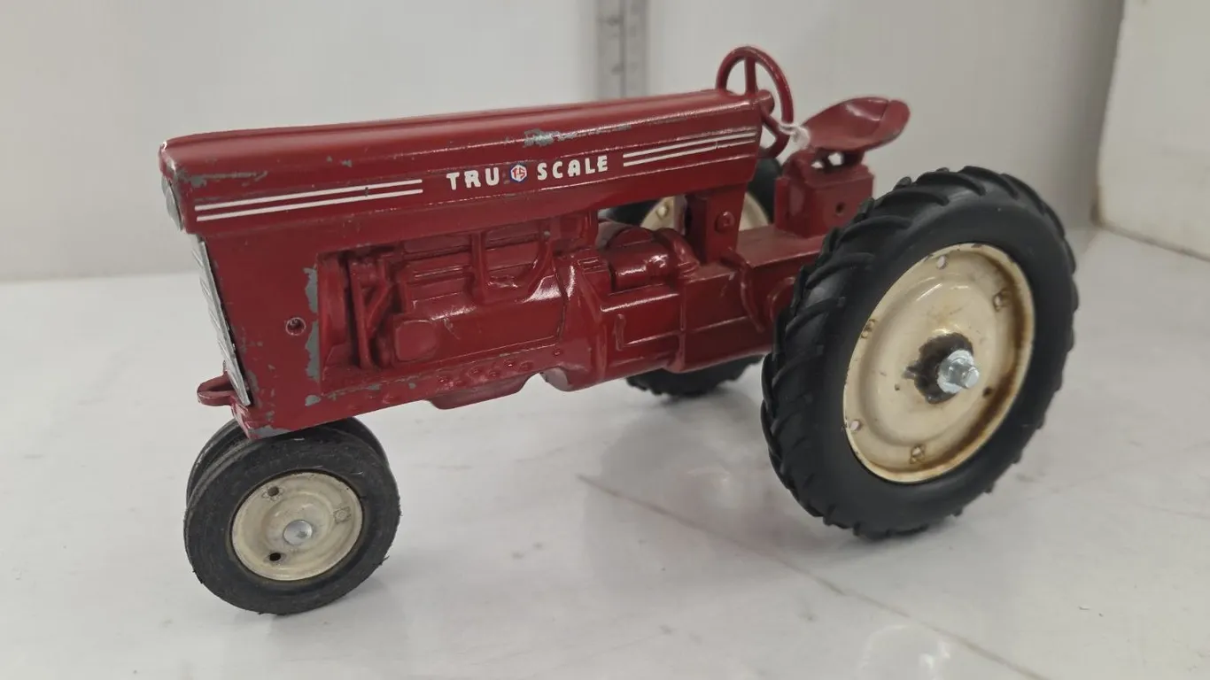 1/16 Tru Scale NF Tractor