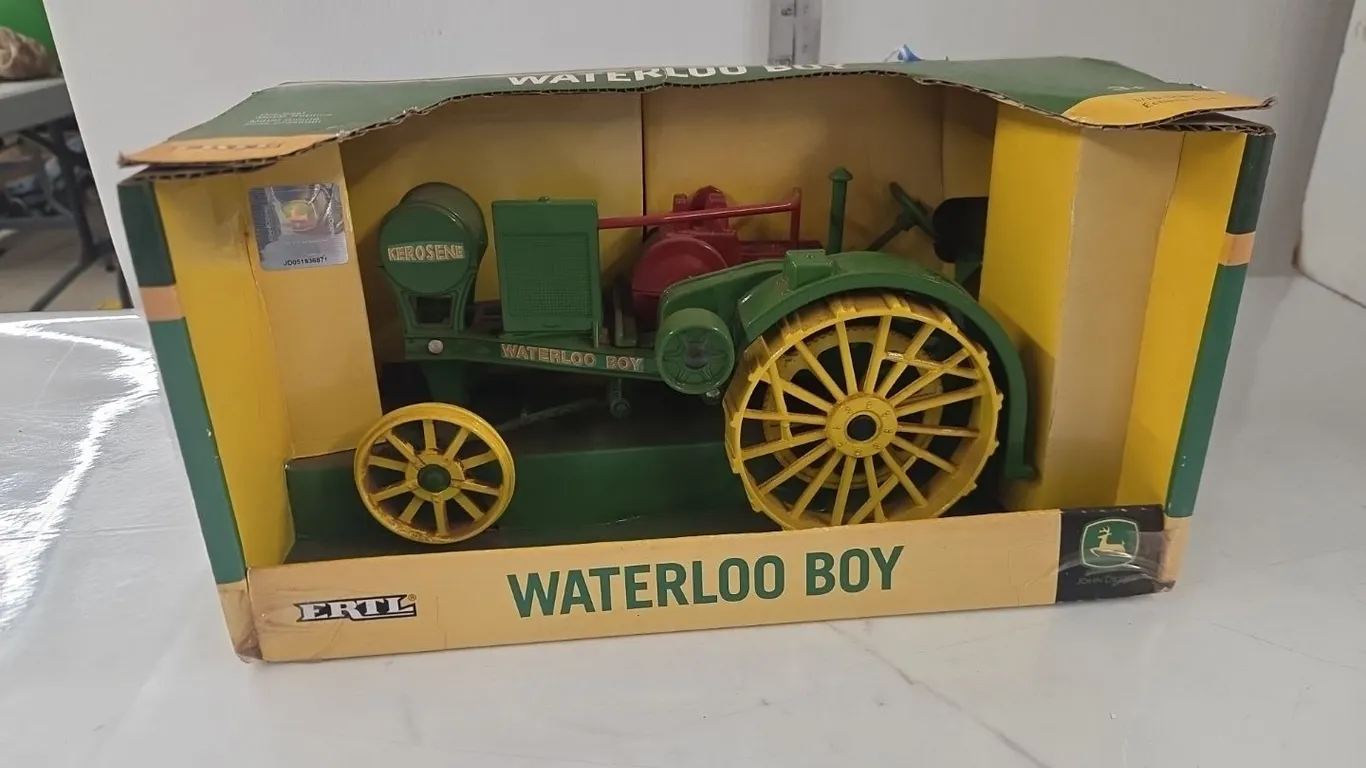 1/16 JD Waterloo Boy - NIB