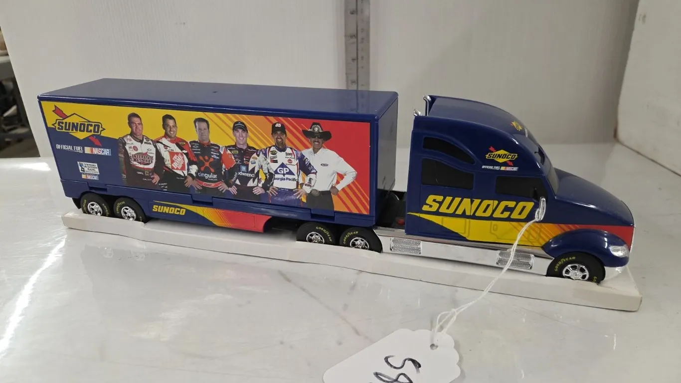 1/32? Sunoco Racing Semi & Hauler - battery op, untested