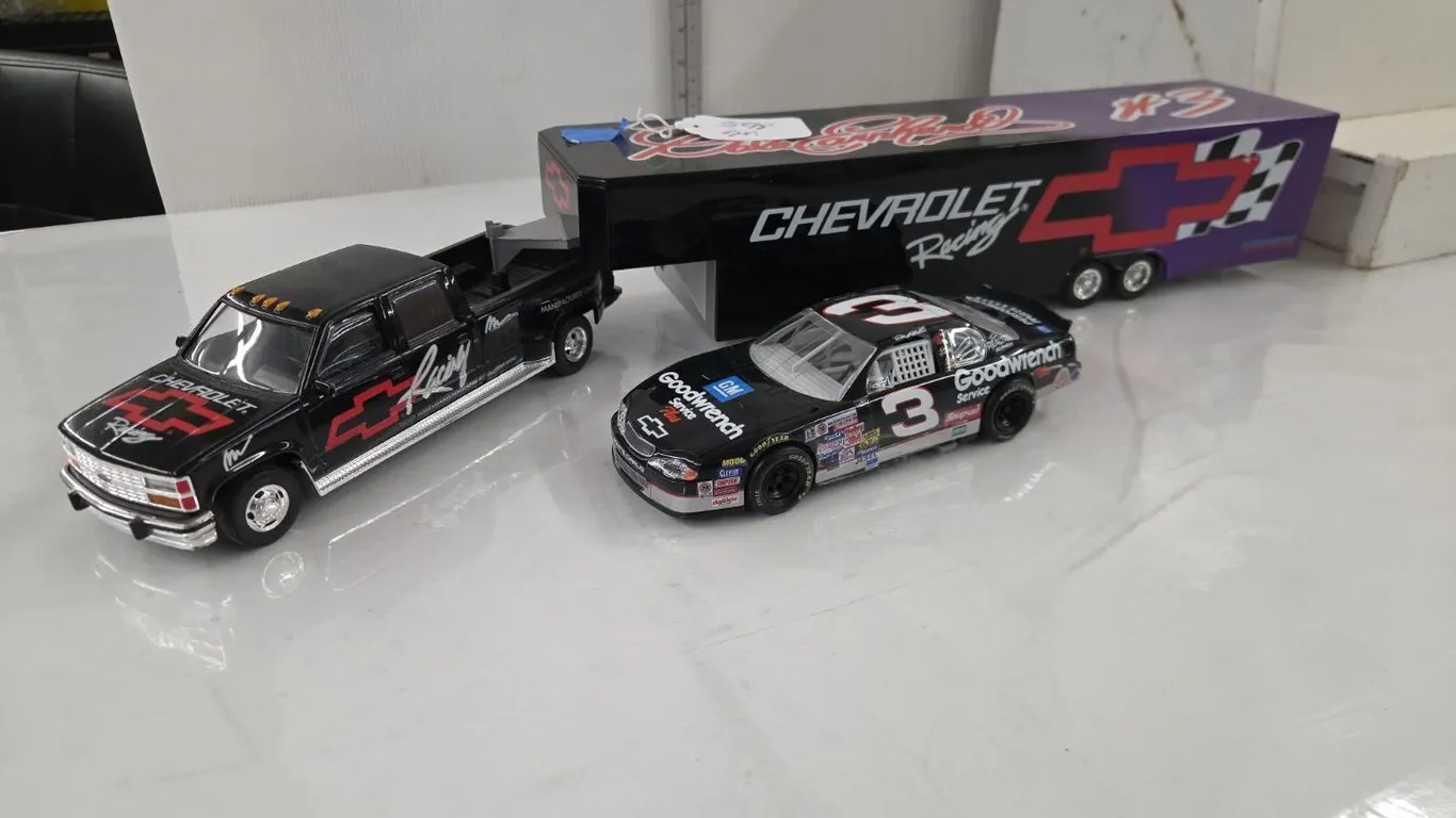 1/25 1993 Chevrolet Dually w/ Racing Hauler & Car - Dale Earnhardt