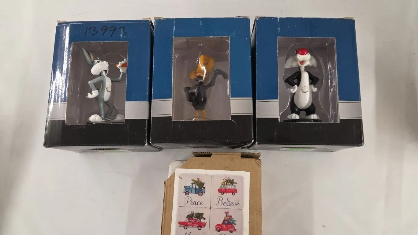 3 - Looney Tunes Figures & Xmas Coasters - Daffy Duck has been repaired