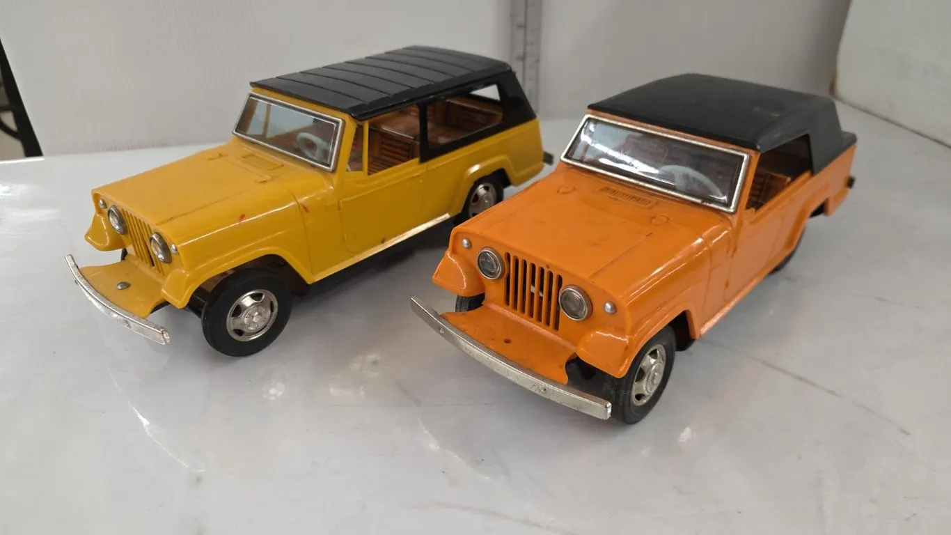 2 - Vintage Diya Battery-op Jeeps, untested