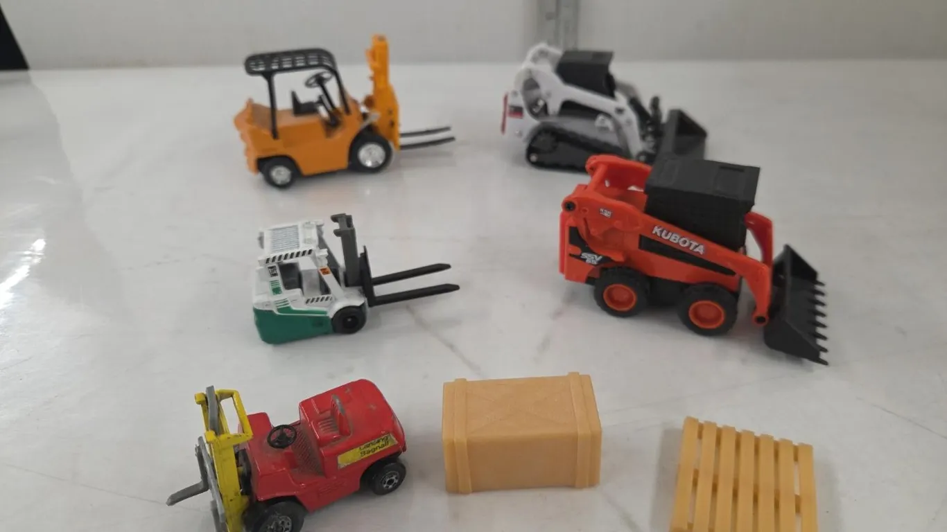 1/43 Skid Steers, Forklift & 1/64 Forklifts