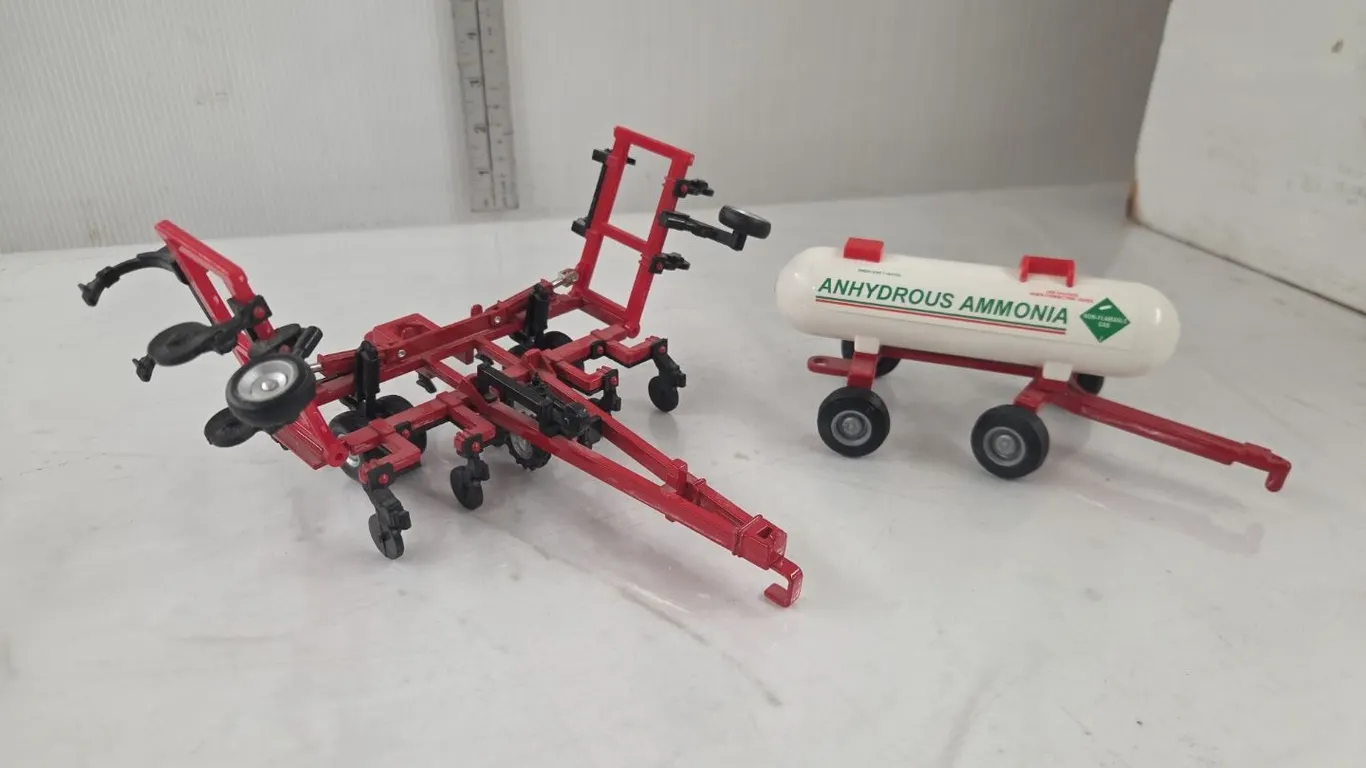 1/32 CaseIH Cultivator & NH3 Tank