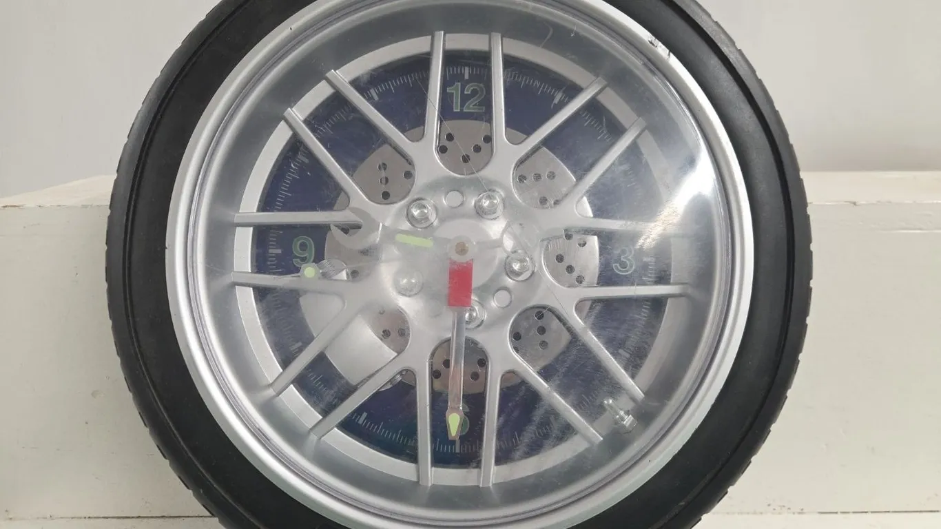 Tire Clock 245/40ZR/18 - face is fogged & internal crack