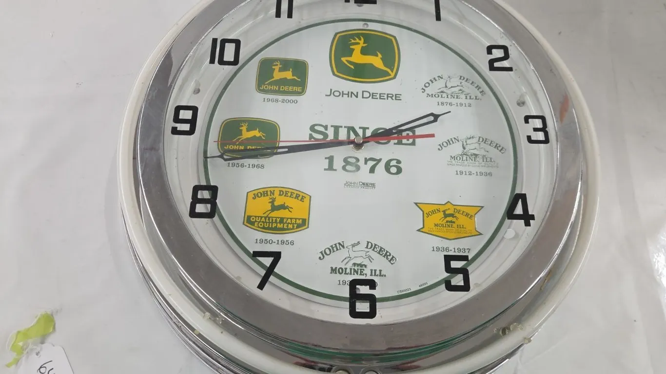 JD Light-up clock - works, some light ring mounts broken