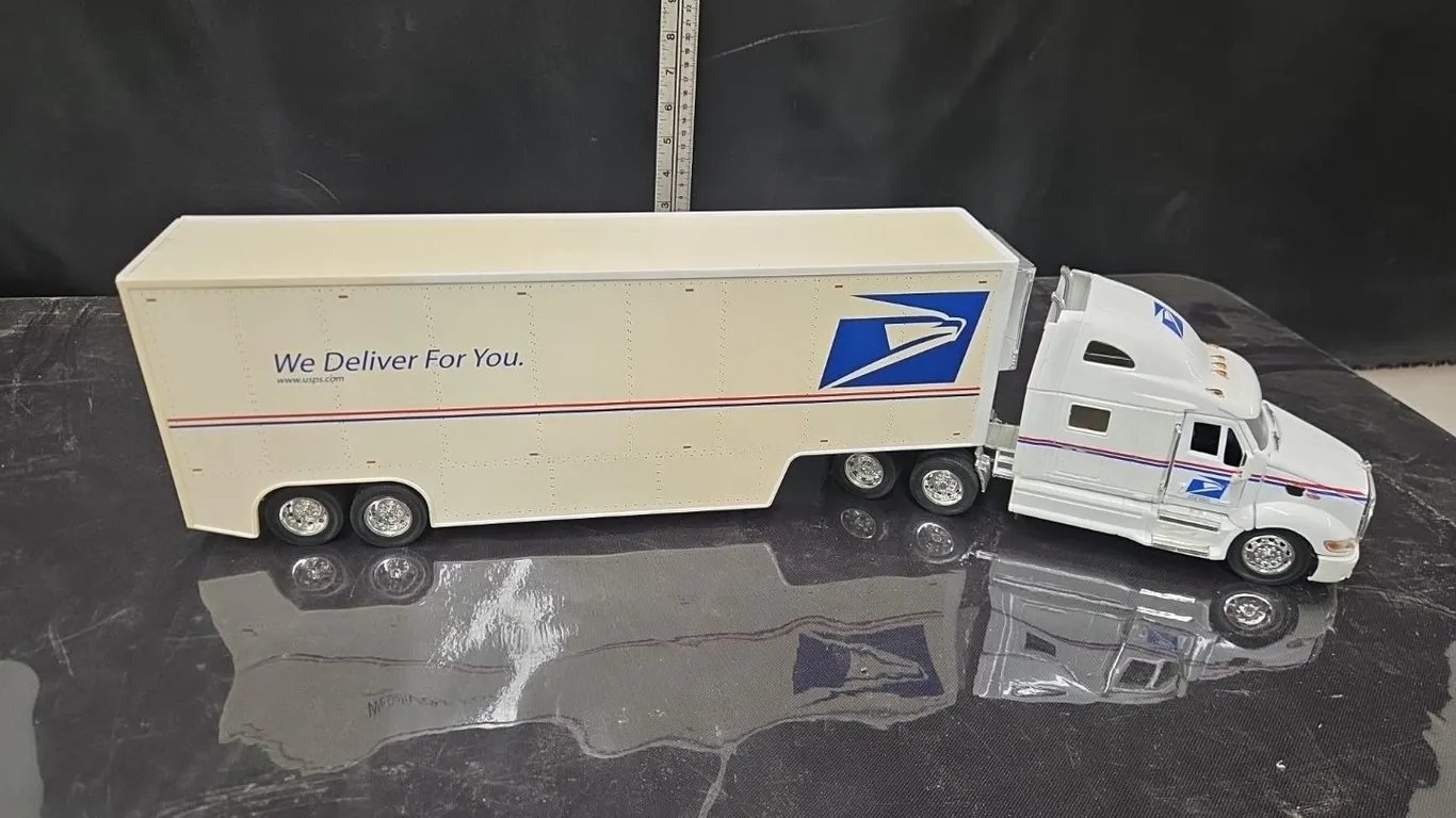1/32 Peterbilt 387 Semi & USPS Trailer