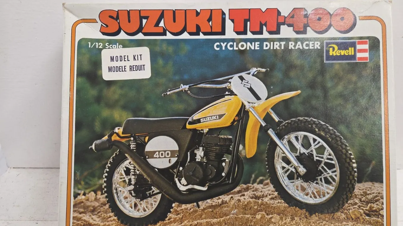 1/12 Suzuki TM-400 Dirt Bike Model Kit - partially assembled