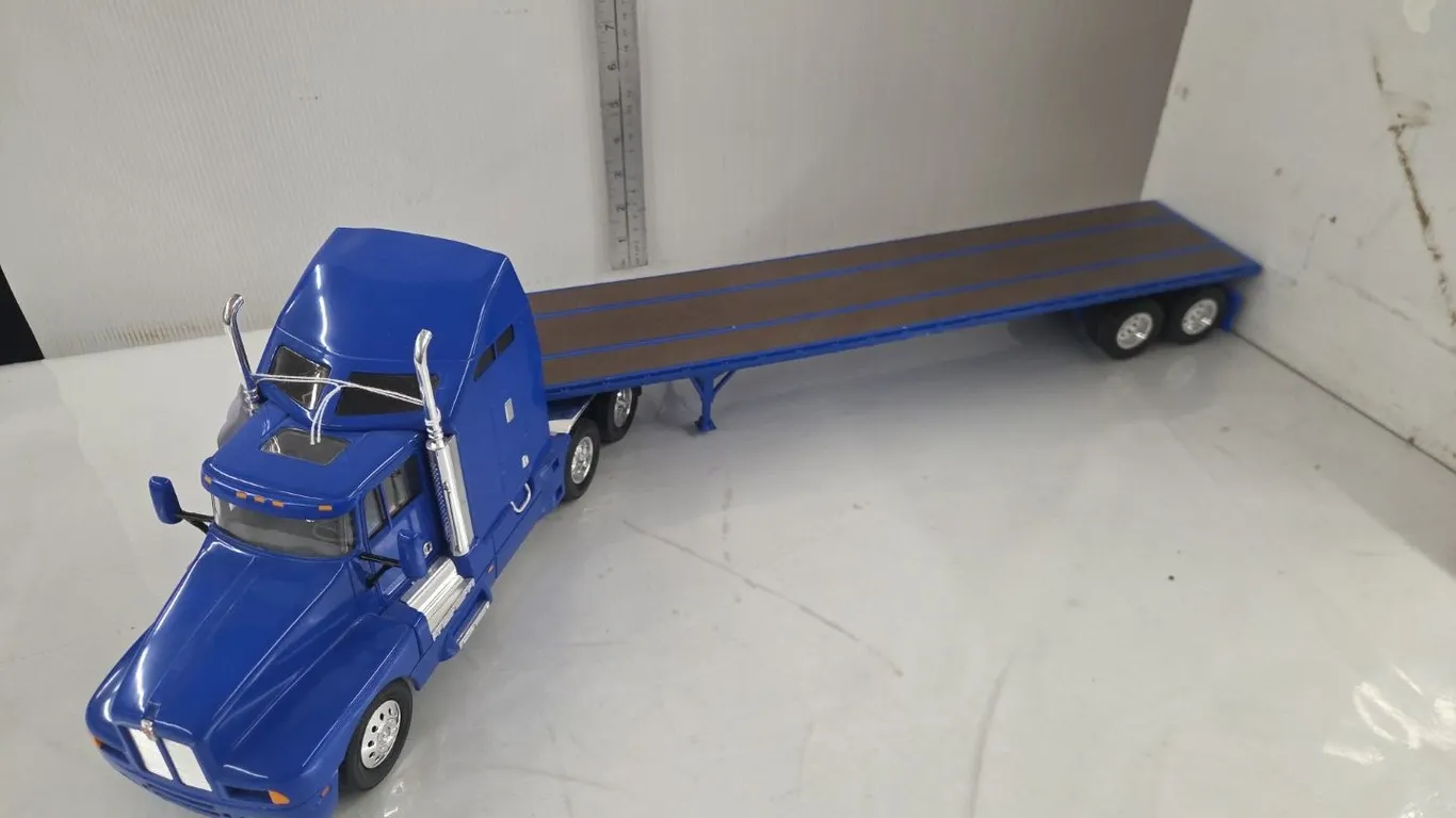 1/18 Kenworth Semi & Flat Deck Trailer