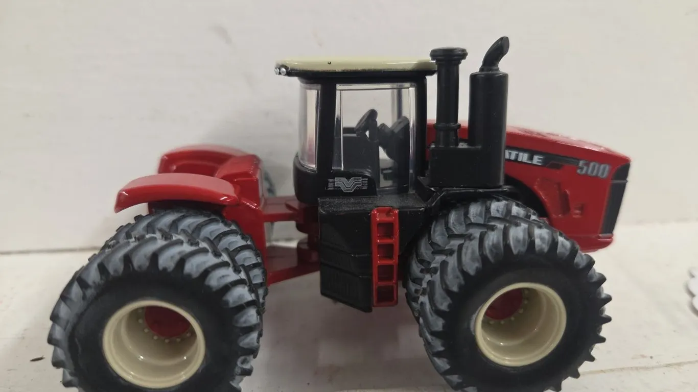 1/64 Versatile 500 4WD Tractor