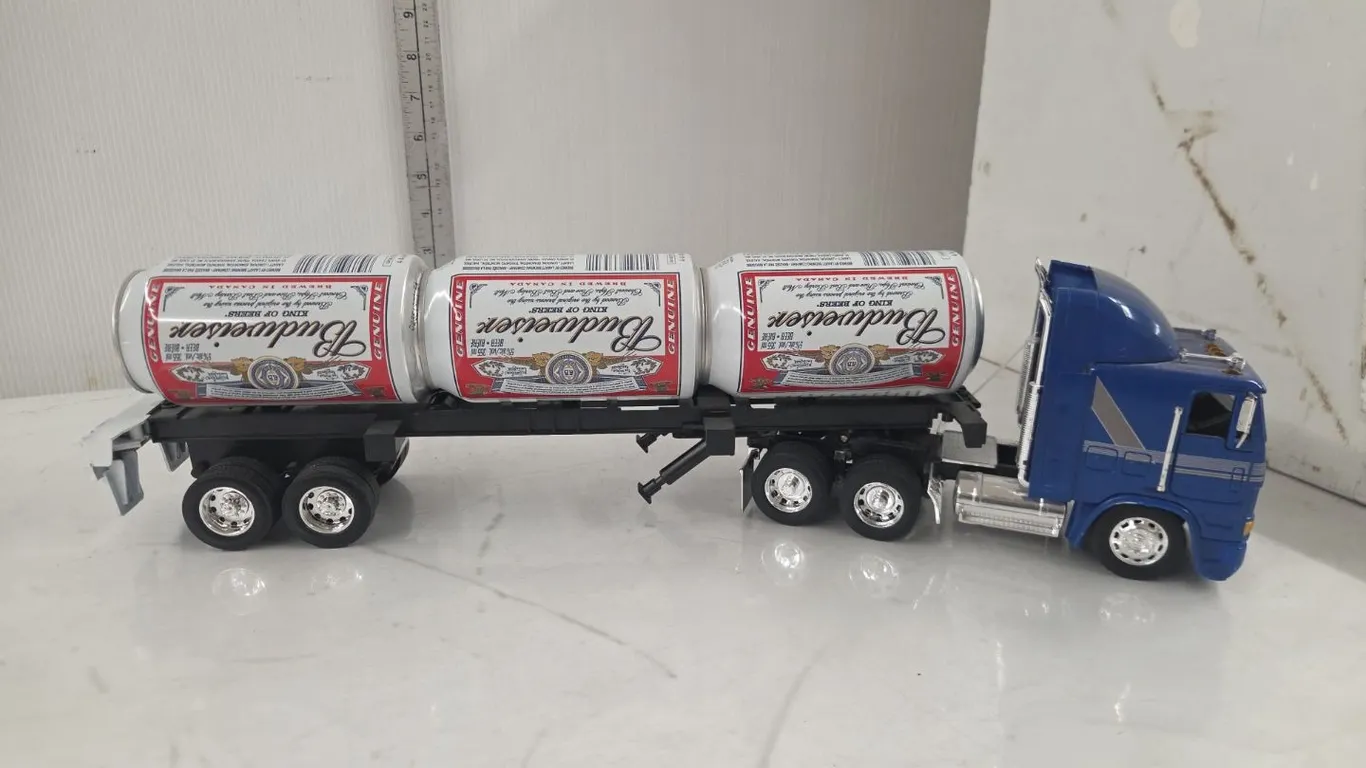 1/32 Freightliner COE w/ Custom Trailer w/ Budweiser Cans