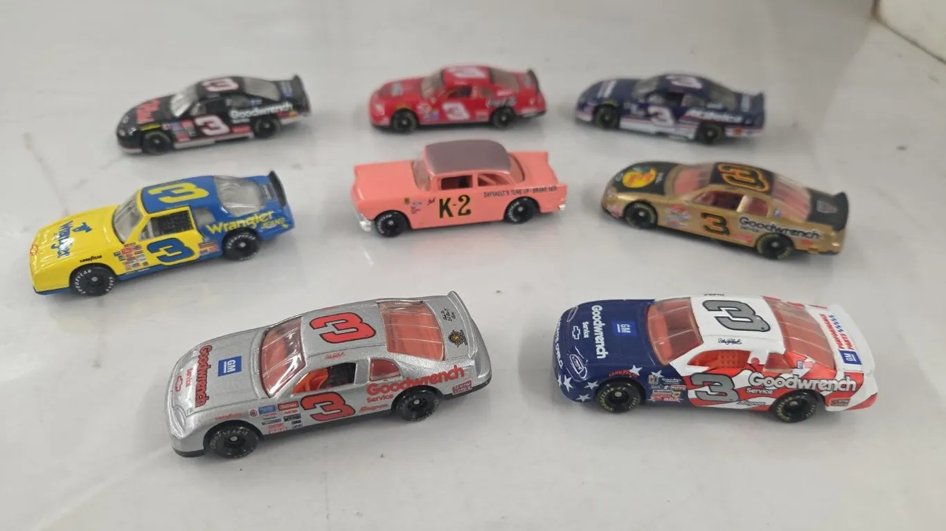 8 - 1/64 NASCARS