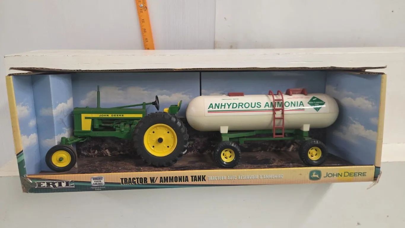 1/16 JD 30 Series Tractor w/ Ammonia Tank - NIB