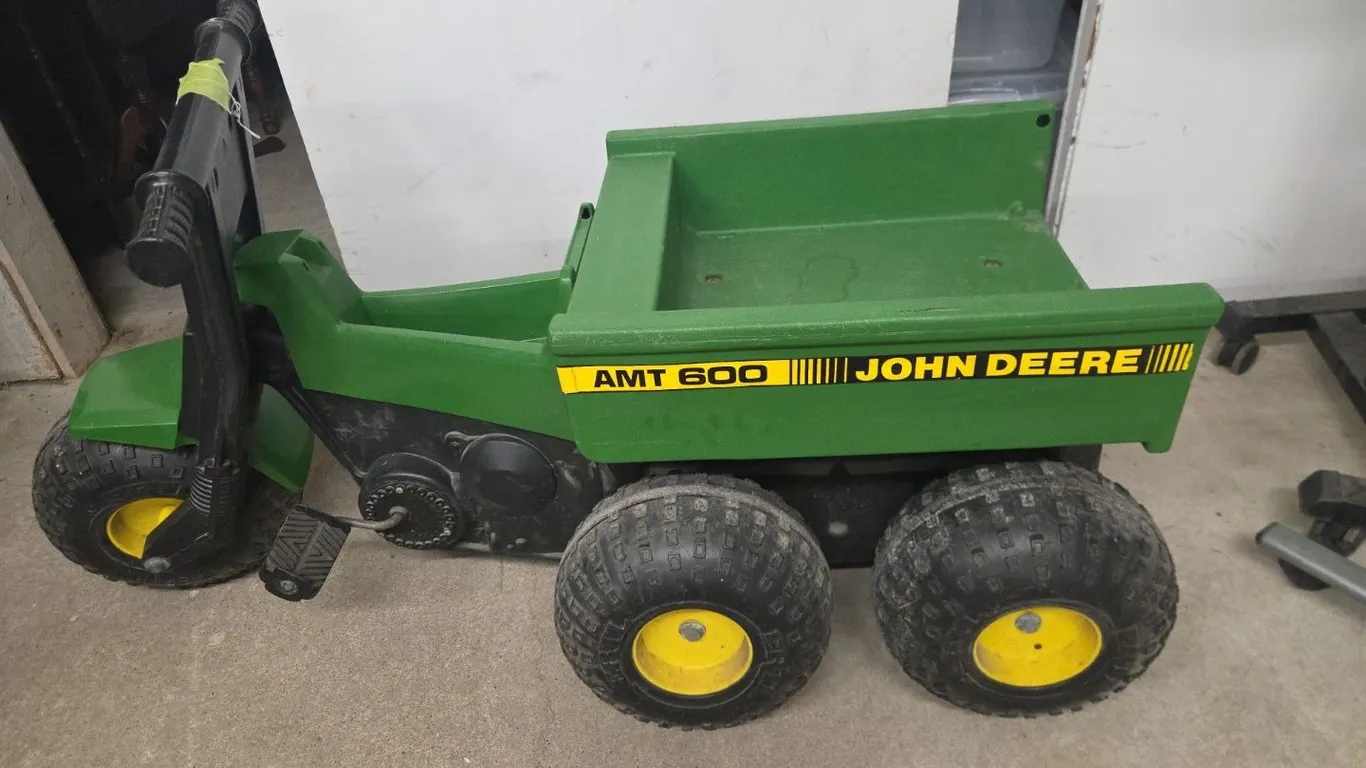 JD AMT600 Peddle Toy - plastic
