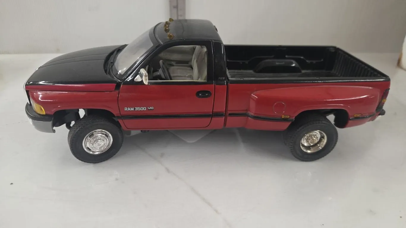 1/18 1995 Dodge Ram 3500 V10 Dually