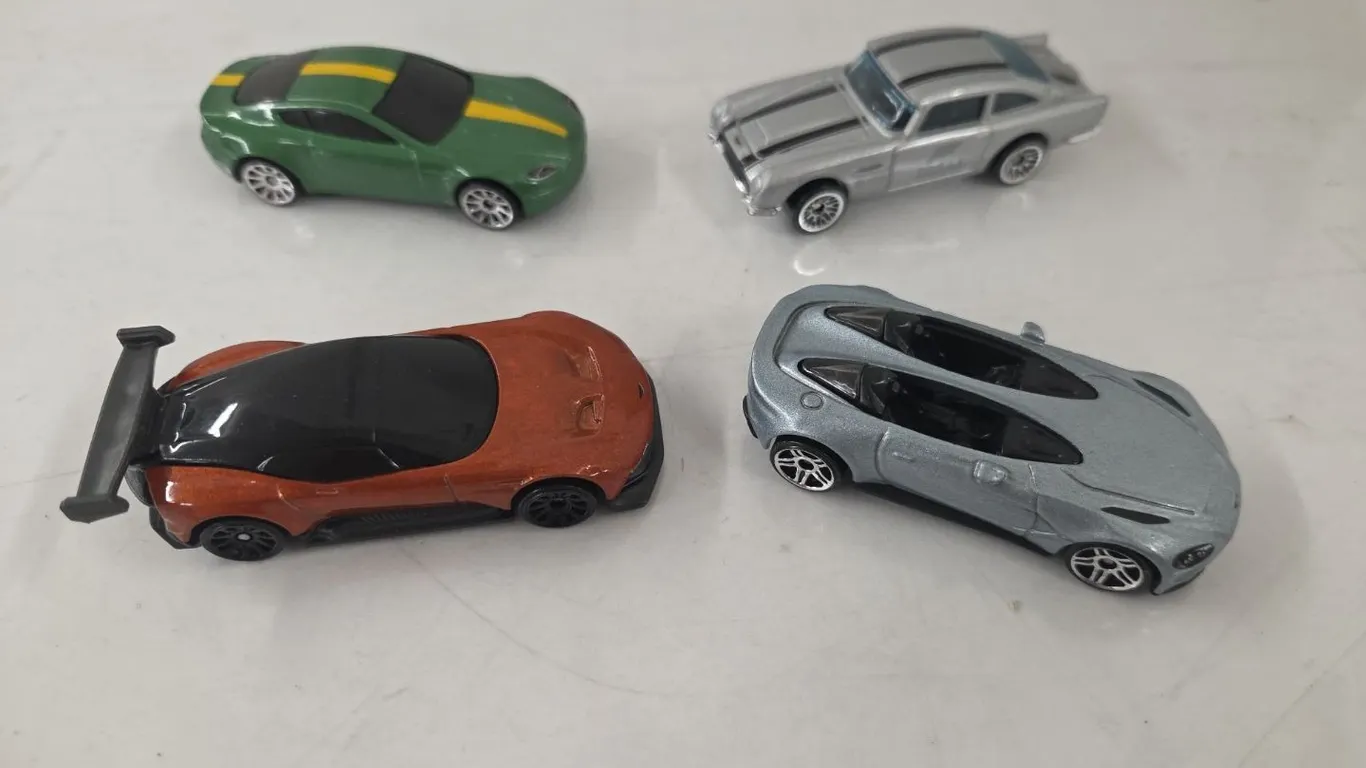 4 - 1/64 Aston Martin Cars