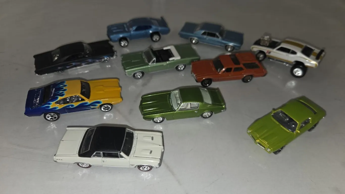 10 - 1/64 Cars - mixed makers