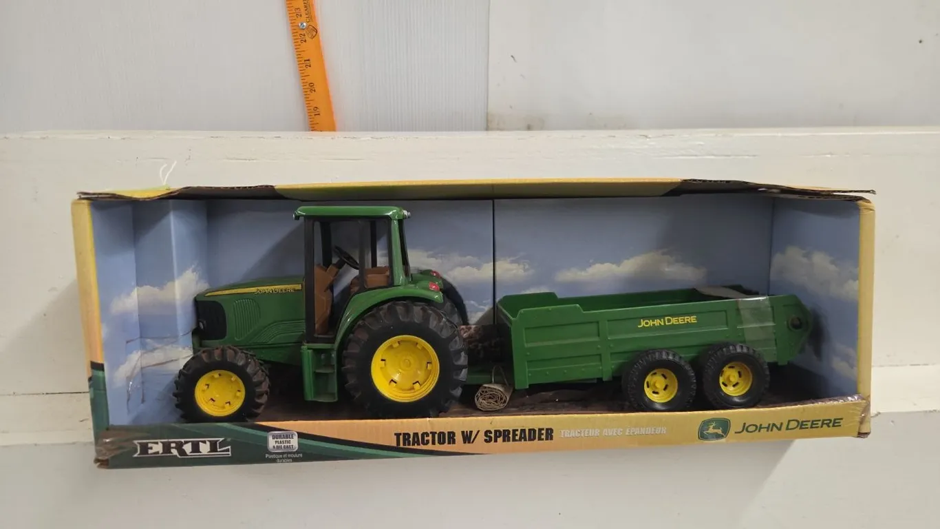 1/32 JD FWA Tractor w/ Spreader - NIB