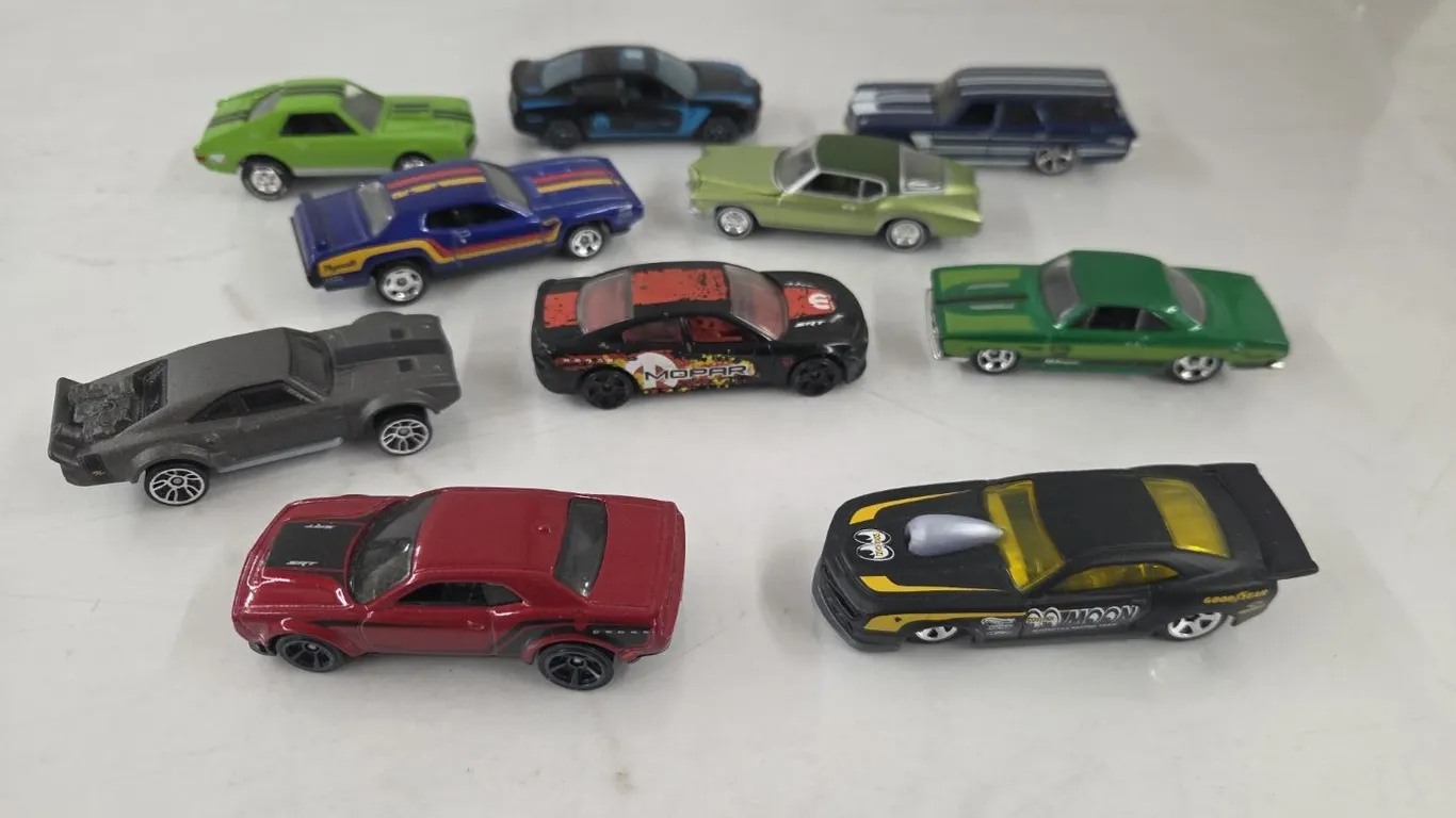 10 - Hot Wheels Cars