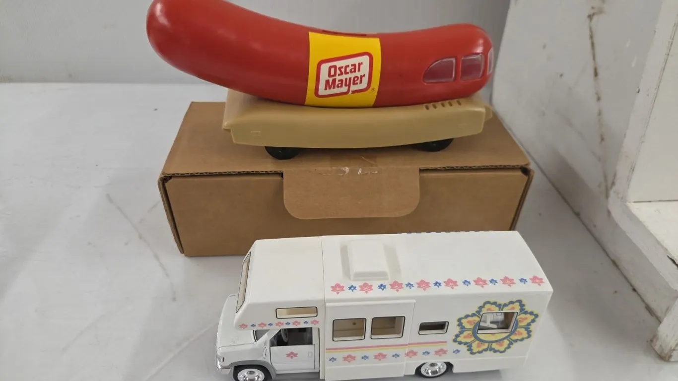 1/43 Sunny Recreational Vehicle & Oscar Meyer Wienermobile Bank - NIB